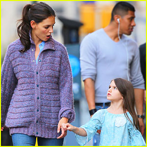 Katie Holmes: Mother-Daughter Stroll with Suri!