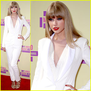 Taylor Swift - MTV VMAs 2012 Red Carpet