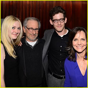 Dakota Fanning & Steven Spielberg: 'Lincoln' NYFF Screening!