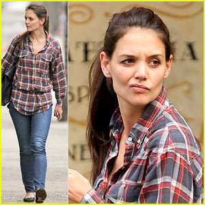 Katie Holmes Makes Not Impressed Face