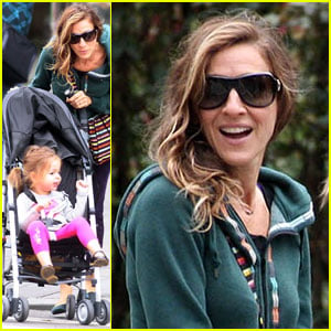 Sarah Jessica Parker: Morning Stroll with the Twins!