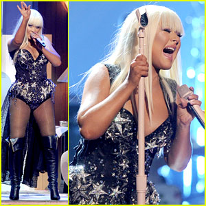 Christina Aguilera's AMAs Performance 2012 - Watch Now!