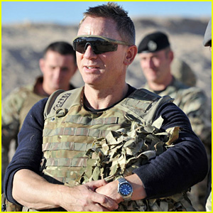 Daniel Craig Visits British Troops in Afghanistan!