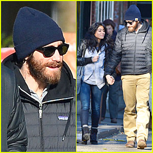 Jake Gyllenhaal Holding Hands with Mystery Gal in New York City!