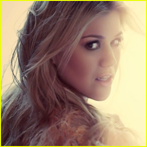 Kelly Clarkson's 'Catch My Breath' Video Premiere - Watch Now!
