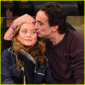 Mary-Kate Olsen & Olivier Sarkozy: Knicks Game with the Kids!