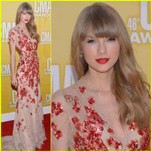 Taylor Swift - CMA Awards 2012 Red Carpet