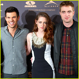 'Twilight Breaking Dawn Part 2' Tops Box Office in Huge Thanksgiving Movie Weekend