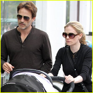 Anna Paquin & Stephen Moyer: Holiday Shopping with the Twins!