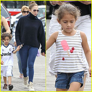 Jennifer Lopez: Yacht Cruise with Emme & Max!