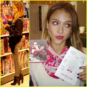 Jessica Alba: Mindy Kaling's Xmas Card is the Best!