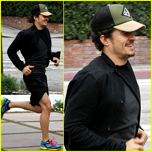 Orlando Bloom Sprints to His Car After Shopping