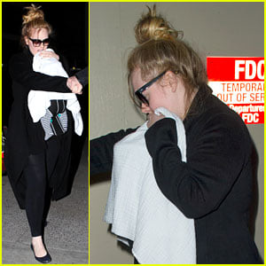 Adele & Baby Land in Los Angeles for Golden Globes