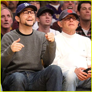 Joseph Gordon-Levitt: Lakers Game with Dad Dennis!