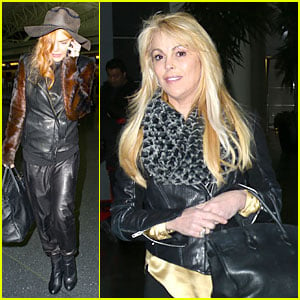 Lindsay Lohan Departs JFK Airport for Court Appearance!