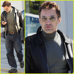 Olivier Martinez: Art Gallery Stop with a Pal!