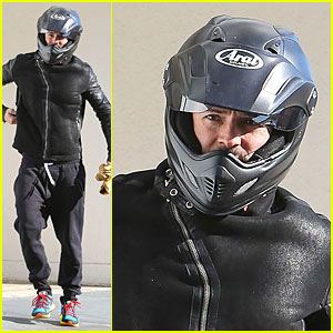 Orlando Bloom: Motorcycle Ride to the Gym!
