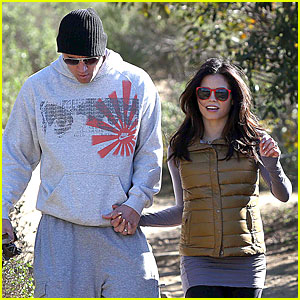 Pregnant Jenna Dewan & Channing Tatum: Hiking with the Dogs!