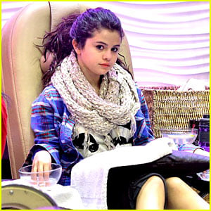 Selena Gomez Gets Mani-Pedi After Justin Bieber Split Report