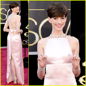 Anne Hathaway - Oscars 2013 Red Carpet