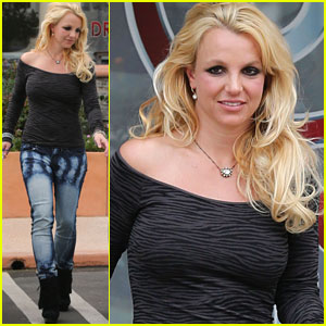 Britney Spears: Solo Spa Day!
