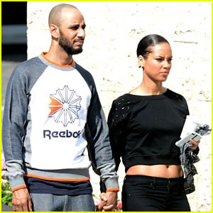 Alicia Keys & Swizz Beatz: Holding Hands in Miami!