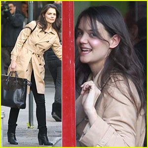Katie Holmes: Big Apple Diner with Male Pal!