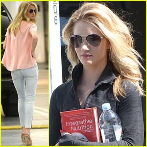 Rosie Huntington-Whiteley: New 'Rosie for Autograph' Collection in Stores!