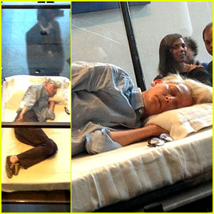 Tilda Swinton Sleeps in Glass Box at the MoMa (Photos)