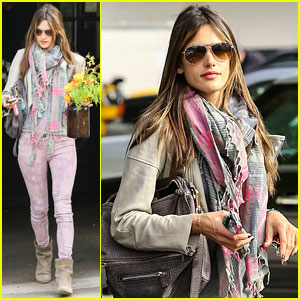 Alessandra Ambrosio: Brentwood Country Mart Beauty! Alessandra