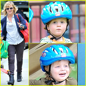 Amy Poehler: Park Playtime with Archie & Abel!