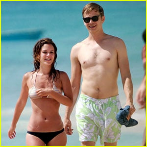 Hayden Christensen: Shirtless Beach Day with Rachel Bilson!