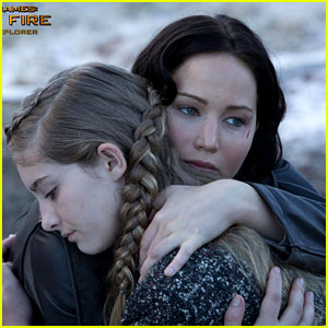 Jennifer Lawrence & Willow Shields: New 'Catching Fire' Still!