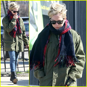 Michelle Williams: Sunday Stroll with Lucky