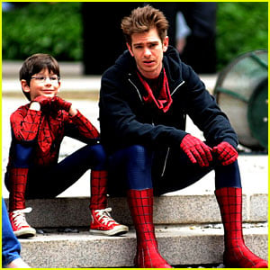 Andrew Garfield Films 'Amazing Spider-Man 2' with Mini-Me!