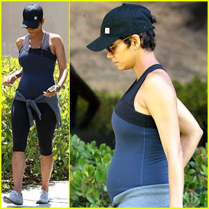 Halle Berry: Pregnant Baby Bump in Workout Clothes!