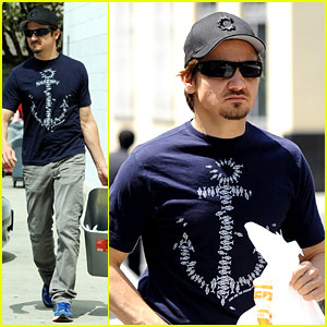 Jeremy Renner Picks Up Office Supplies & Take-Out Food