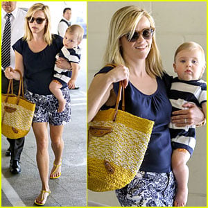 Reese Witherspoon: Doctor's Office Visit with Tennessee!