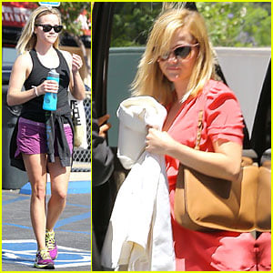 Reese Witherspoon: Matching Fitness Shorts & Shoes!