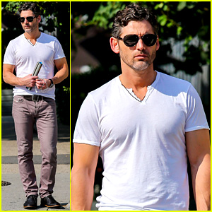 Eric Bana Strolls the West Village, New 'Closed Circuit' Clip!