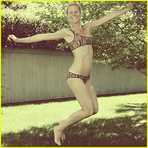 Gwyneth Paltrow: Bikini Hangout with Stella McCartney!