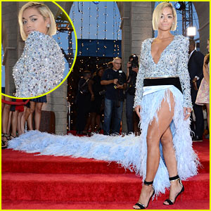 Rita Ora – MTV VMAs 2013 Red Carpet