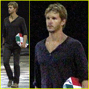 Ryan Kwanten Relaxes in Rio with Friends
