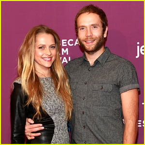 Teresa Palmer: Pregnant with First Child!