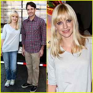 Anna Faris & Will Forte: 'Cloudy' Cast Supports Food Bank!