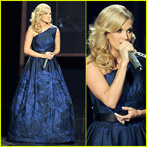 Carrie Underwood: Emmys 2013 Performance - Watch Now!