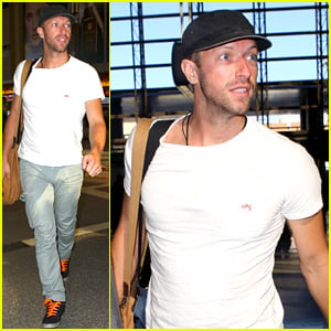 Chris Martin Catches Flight Out of Los Angeles