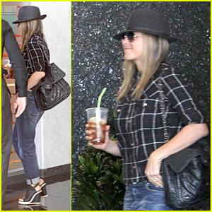 Jennifer Aniston Wraps Week with Plaid Pampering Session!