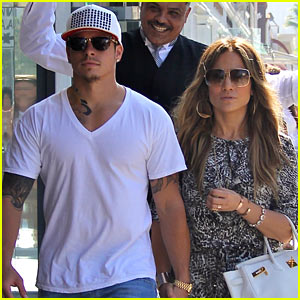Jennifer Lopez & Casper Smart Hold Hands for Shopping Trip!