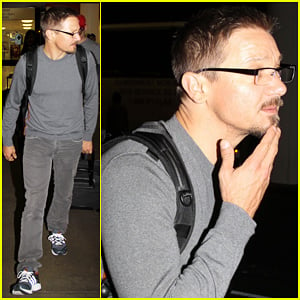 Jeremy Renner: Casual LAX Exit